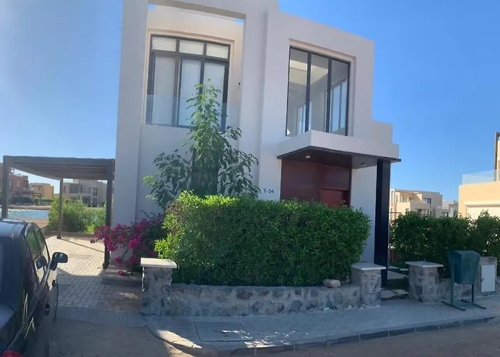 Tawila, 4 Bedroom Villa, Brand New, Directly On A Lagoon
