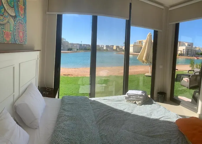 Villa Tawila, 4 Bedroom Villa, Brand New, Directly On A Lagoon
